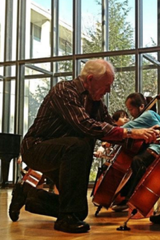 Paul Ellison working with young bassists.